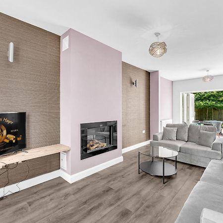 Brook Meadow House, 4 Bed House, Manchester Astley  エクステリア 写真